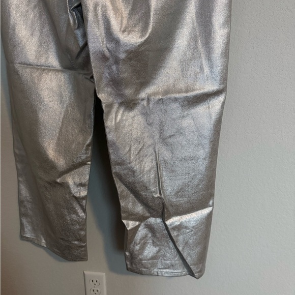 Universal thread high-rise, wide leg, silver metallic baggy jeans size. Size 8 - Picture 10 of 11